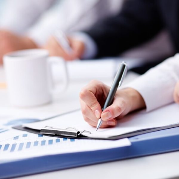 close-up-busy-businesswoman-writing_1098-3428 close-up-busy-businesswoman-writing_1098-3428